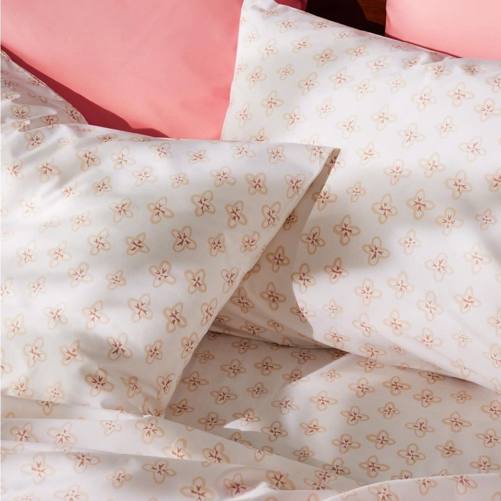 Brooklinen Luxe Sateen Core Sheet Set (Queen) -Limited Edition Sand Dollar Print